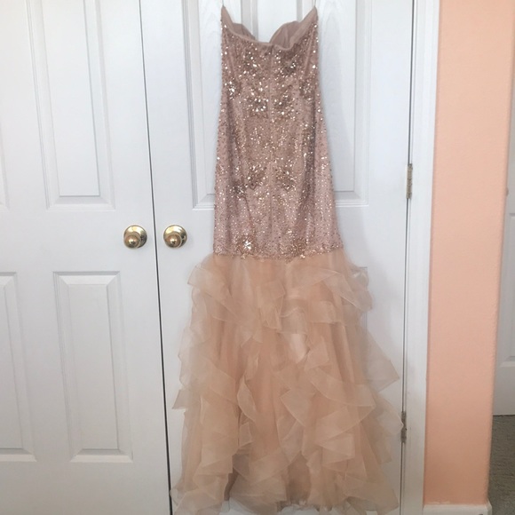 Beautiful Prom Dress! or any special occasion! - Picture 6 of 8